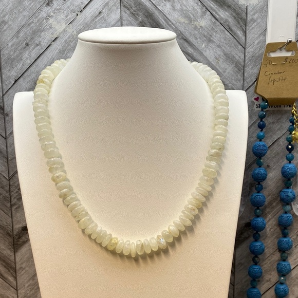 Aprilsplace Jewelry - Moonstone Gemstone 20 inch necklace